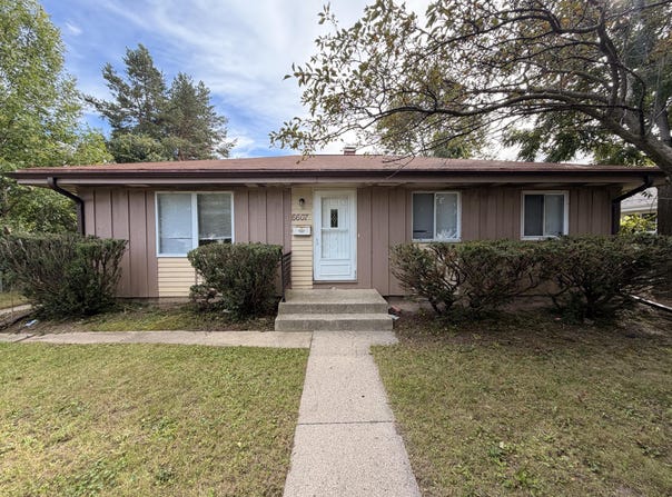 6607 W Brentwood Ave, Milwaukee, WI 53223
