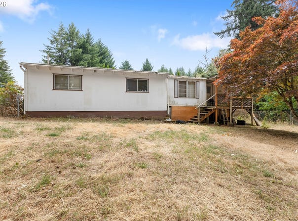 601 WESTLOG St, Yoncalla, OR 97499