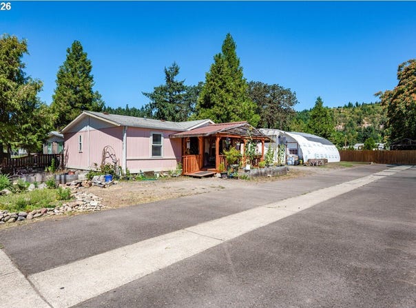47507 SCHOOL St, Oakridge, OR 97463