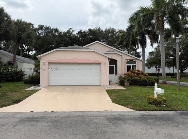 33 Bentwater Cir, Boynton Beach, FL 33426