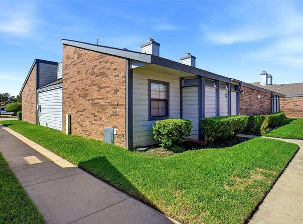 636 Bellaire Drive, Hurst, TX 76053