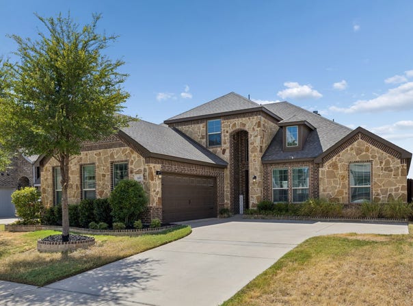 105 Bluewood Drive, Red Oak, TX 75154
