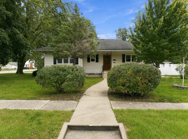 102 S Walnut Street, Sumner, IA 50674