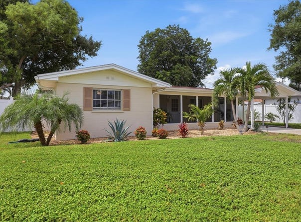 630 E SEMINOLE Drive, VENICE, FL 34293