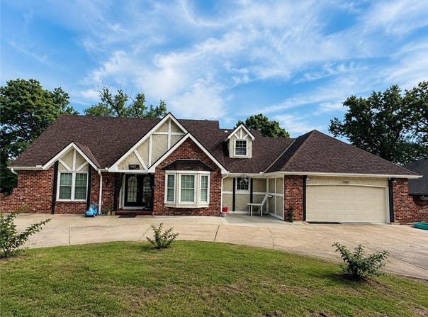7007 Lakeshore Drive, Raytown, MO 64133