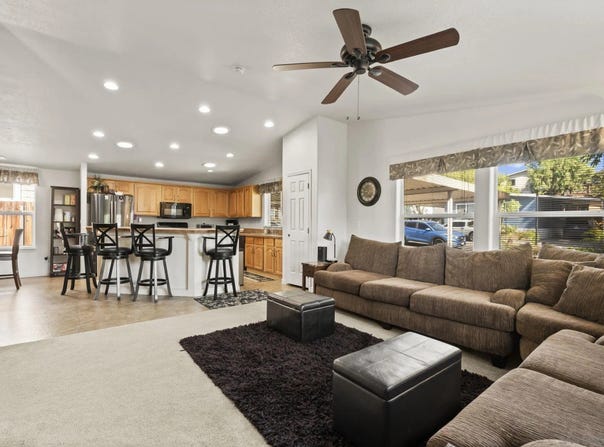 14215 Pecan Park Ln., El Cajon, CA 92021