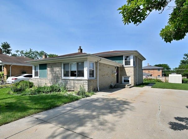 1032 Daniel Drive, Bensenville, IL 60106