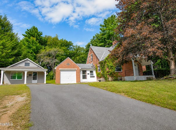 20 Prospect St, Dalton, MA 01226