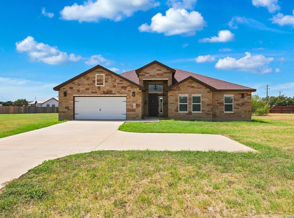 100 W SHORT MEADOW DR, Lytle, TX 78052