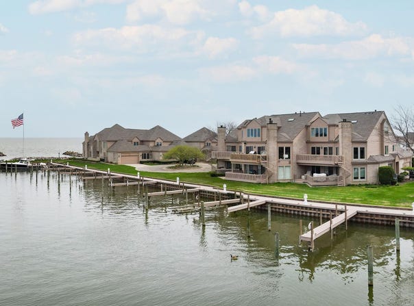 26230 Harbour Pointe Drive, Harrison Twp, MI 48045-3215