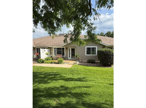 4222 W Robin Meadows Lane, Eau Claire, WI 54701