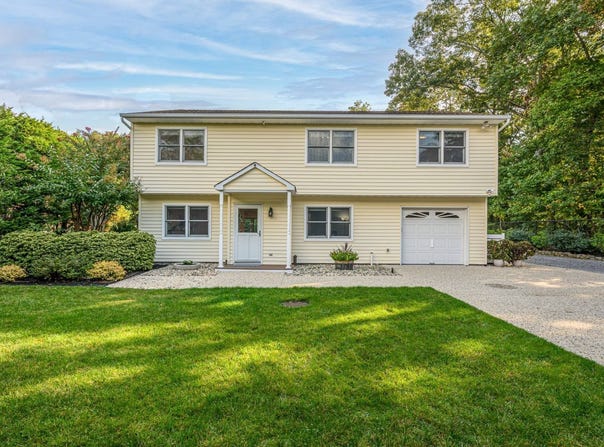 16 B Squiretown Road, Hampton Bays, NY 11946