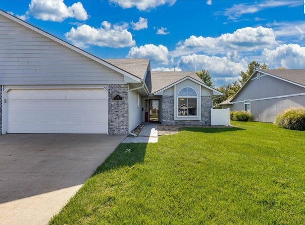 401 Kisiwa Village Rd, Hutchinson, KS 67502