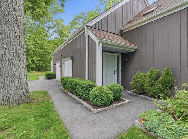 2 Timberland Pass, Chappaqua, NY 10514