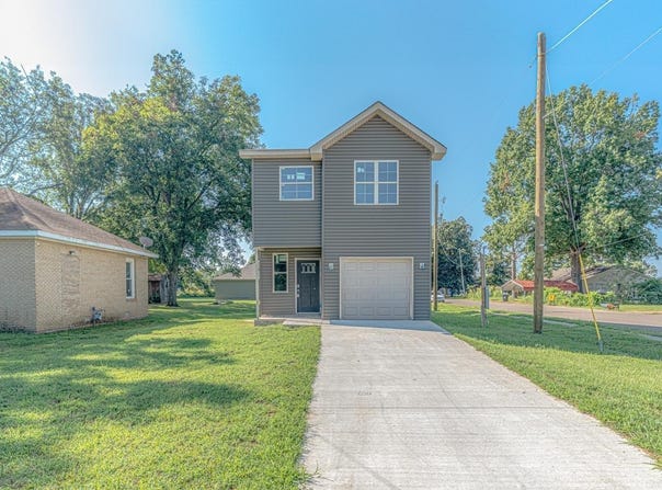 630 W Calhoun St, Luxora, AR 72358