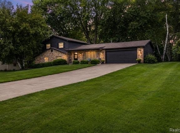 6180 Meyer Avenue, Green Oak Twp, MI 48116