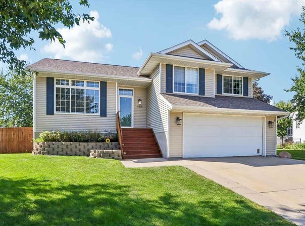 950 Augusta Circle, NorthLiberty, IA 52317