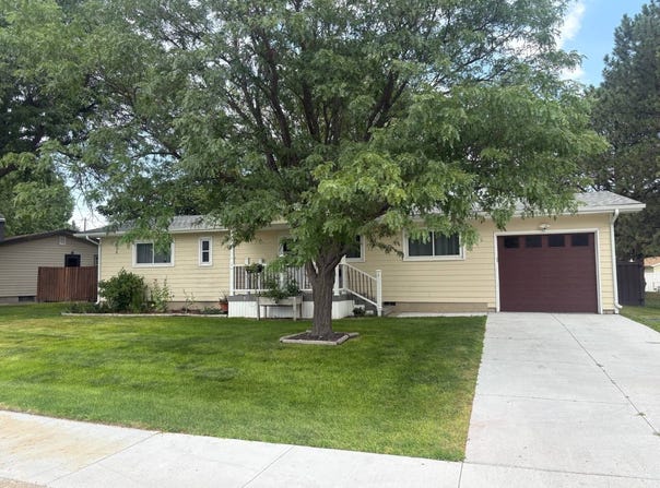 1021 Dakota, Alliance, NE 69301