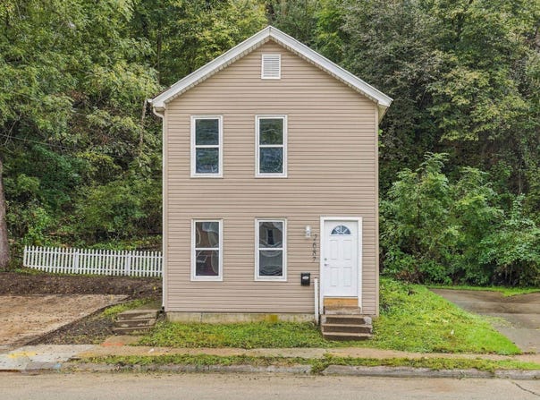 2687 Central Avenue, Dubuque, IA 52001