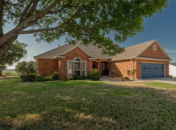 115 Lakeview Drive, Runaway Bay, TX 76426