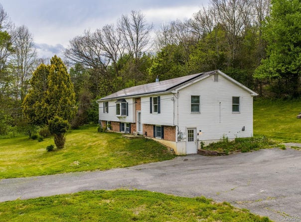 505 County Route 12, New Hampton, NY 10958
