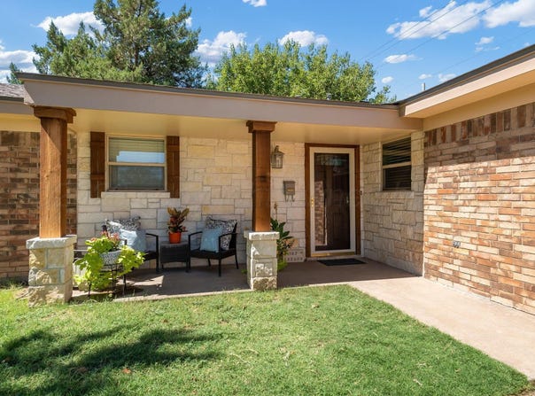 107 CARSON Avenue, Dumas, TX 79029-3515