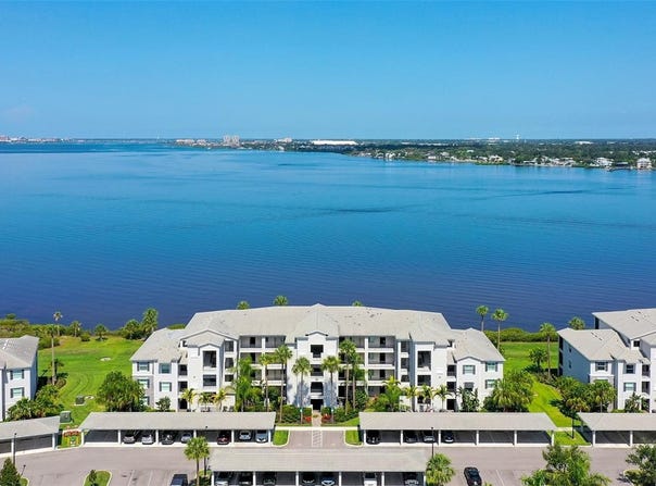 910 TIDEWATER SHORES Loop, BRADENTON, FL 34208