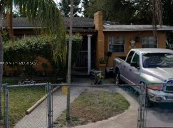 1076 NW 77th St, Miami, FL 33150