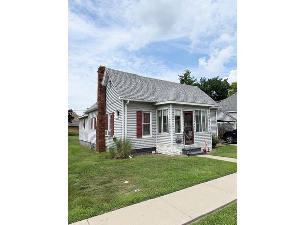 1207 E 7th St, BEARDSTOWN, IL 62618