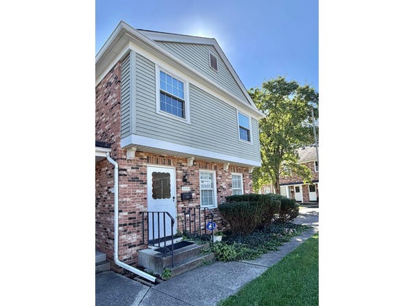 5335 Yorkshire Village Lane, Columbus, OH 43232
