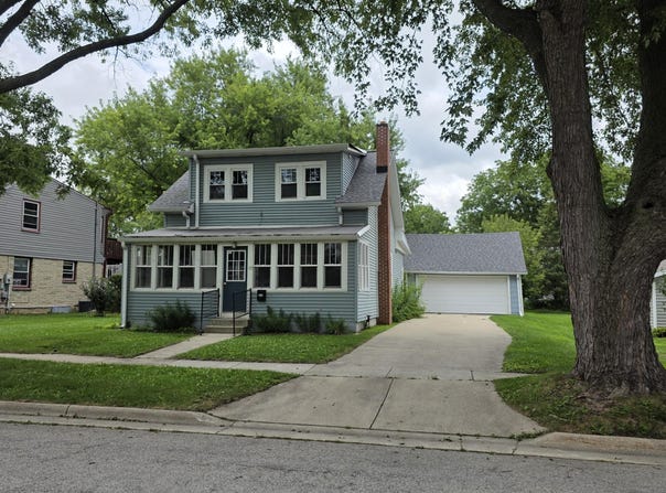 29 S Locust St, Oconomowoc, WI 53066