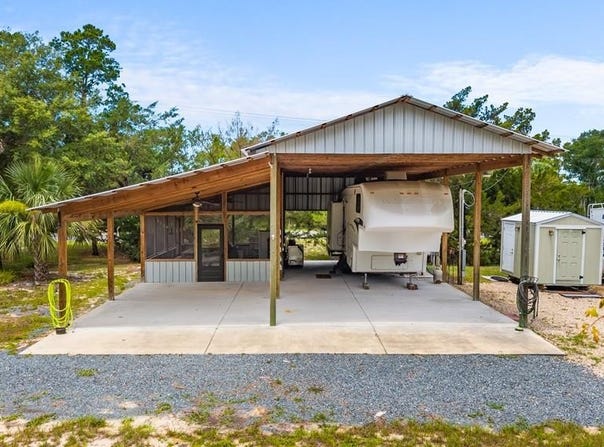1801 Oak Ave, Steinhatchee, FL 32359