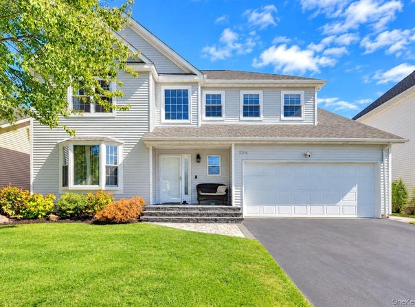 184 Cranberry Court, Melville, NY 11747