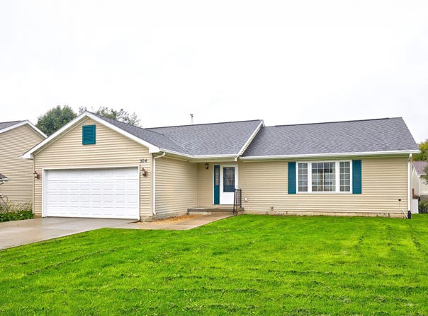 304 Walnut Circle, Dexter, IA 50070