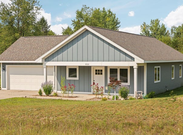 8522 Olivia Drive, Maple City, MI 49664