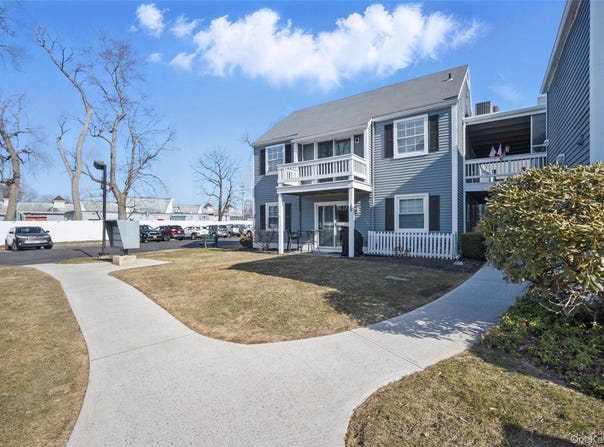 201 Commons Way Unit E, Fishkill, NY 12524