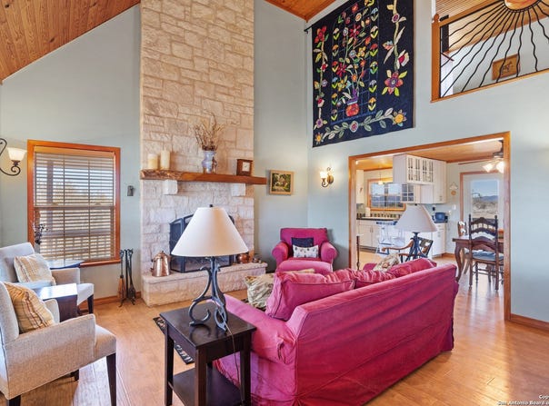 2925 county road 361, Utopia, TX 78884