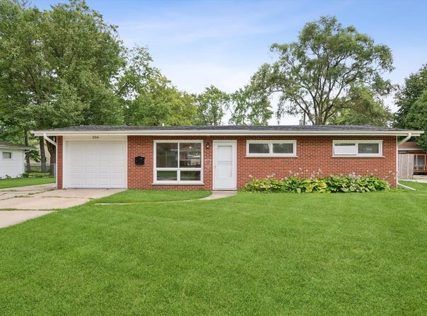 306 Harmony Drive, North Aurora, IL 60542