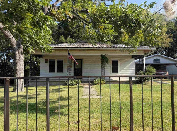 214 E Walnut Street, De Valls Bluff, AR 72041