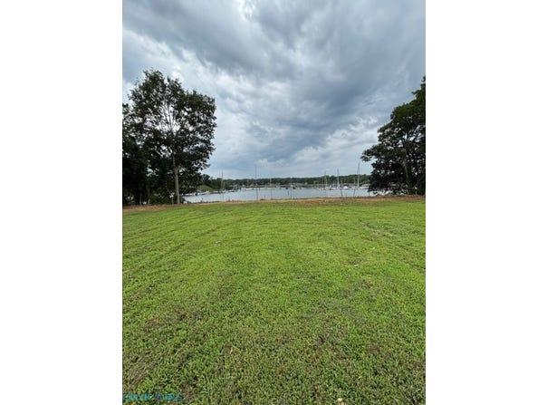 415 Mollys Way, Saluda, VA 23149