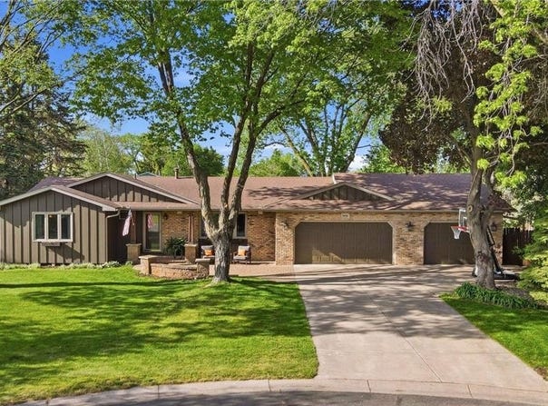 3938 Blackhawk Circle, Eagan, MN 55122