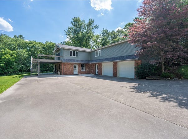 226 Antique Ln, Unity Twp, PA 15650