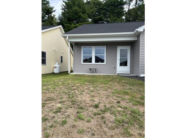 25 Village Circle, Augusta, ME 04330