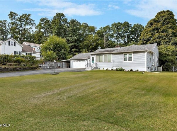 135 Gordon Road, Schenectady, NY 12306