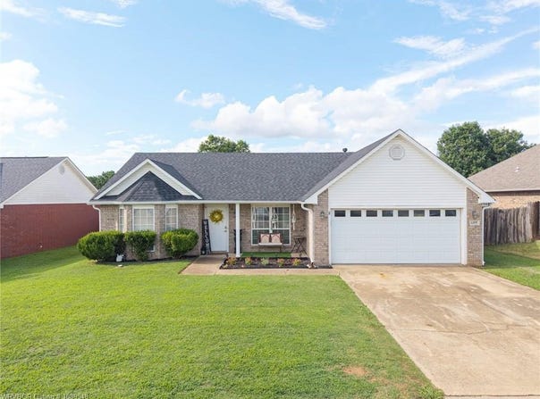 605 Apple Valley DR, Fort Smith, AR 72908