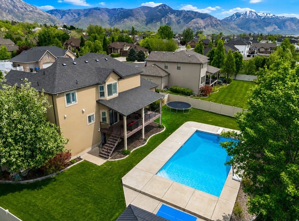 1335 W 3100 N, Pleasant View, UT 84414