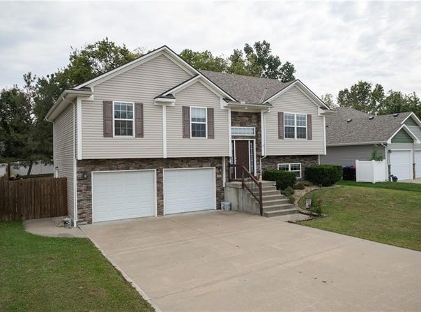 605 Oakmont Drive, Warrensburg, MO 64093