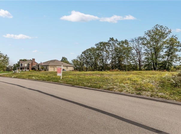 53 Ridgewood Dr, Cecil, PA 15057