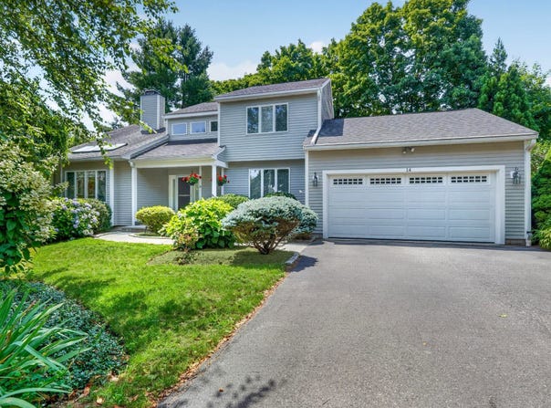 14 Mulberry Ln, Canton, MA 02021