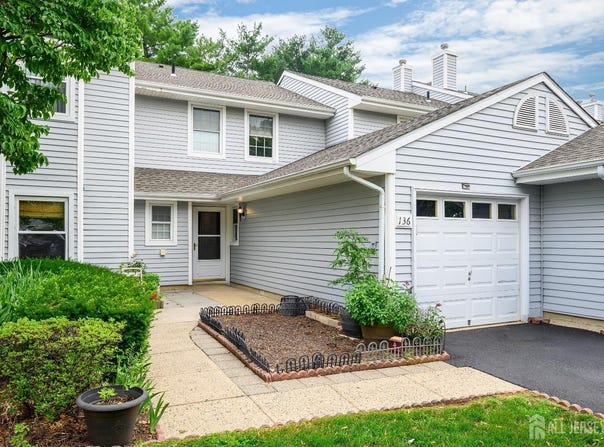 136 Woodmere Drive, Parlin, NJ 08859